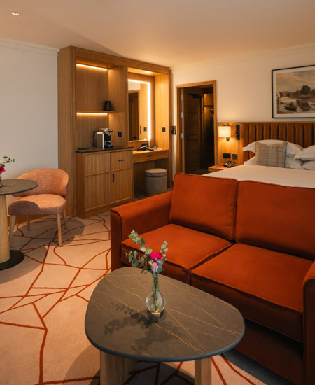 Suites with City View Kilkenny - Large Room with Sofa and Bed