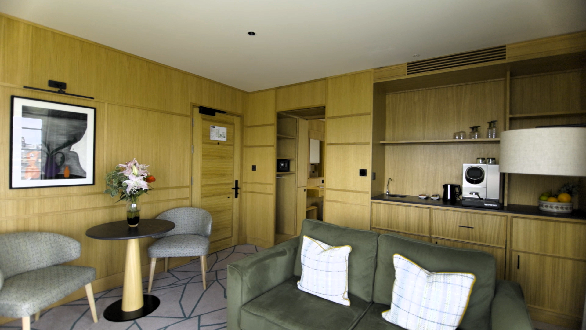 Medieval Mile Suite 406 (4)
