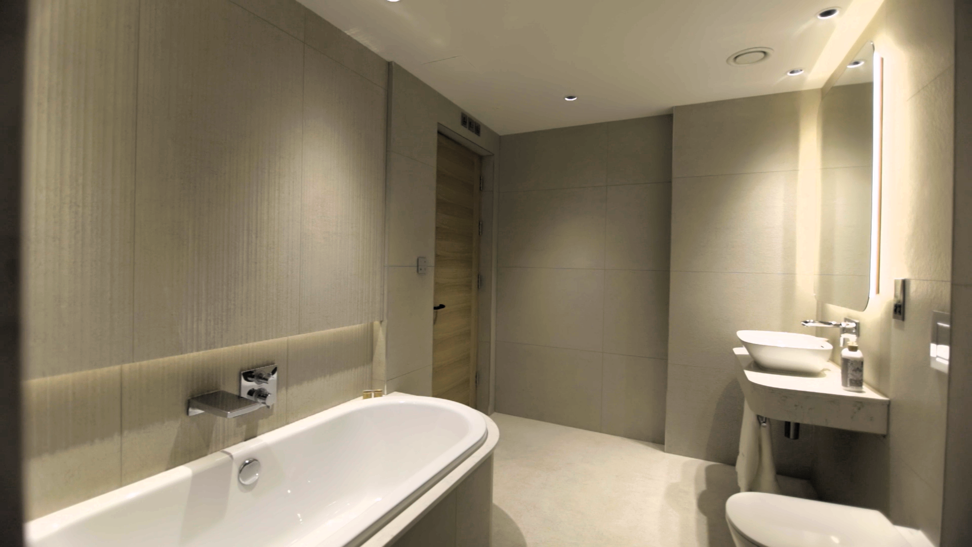 Medieval Mile Suite 406 (1)